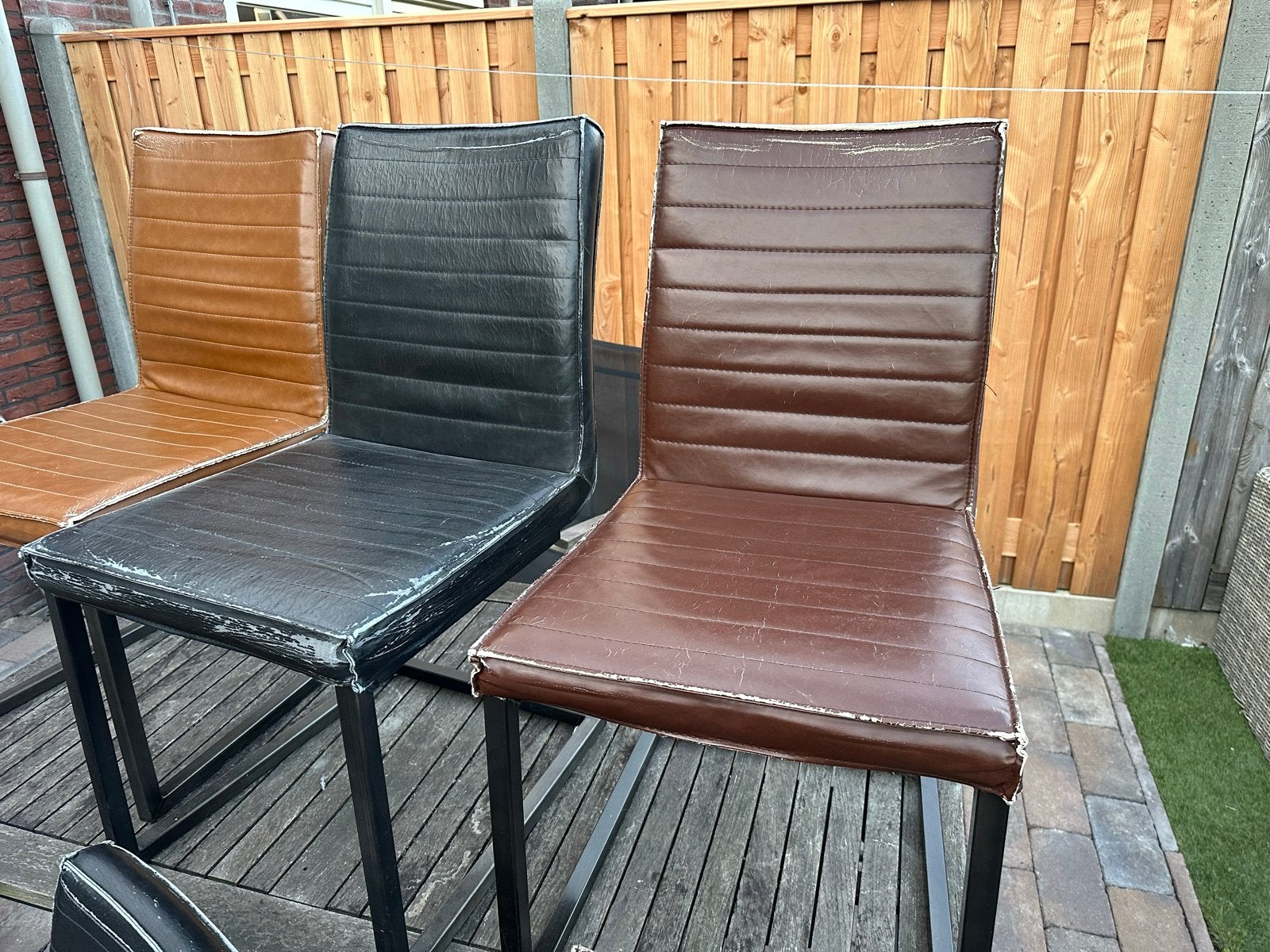 Set van 6 huiskamerstoelen - bruin, zwart, cognac, Kunststof, Ophalen of Verzenden, Zo goed als nieuw, Drie