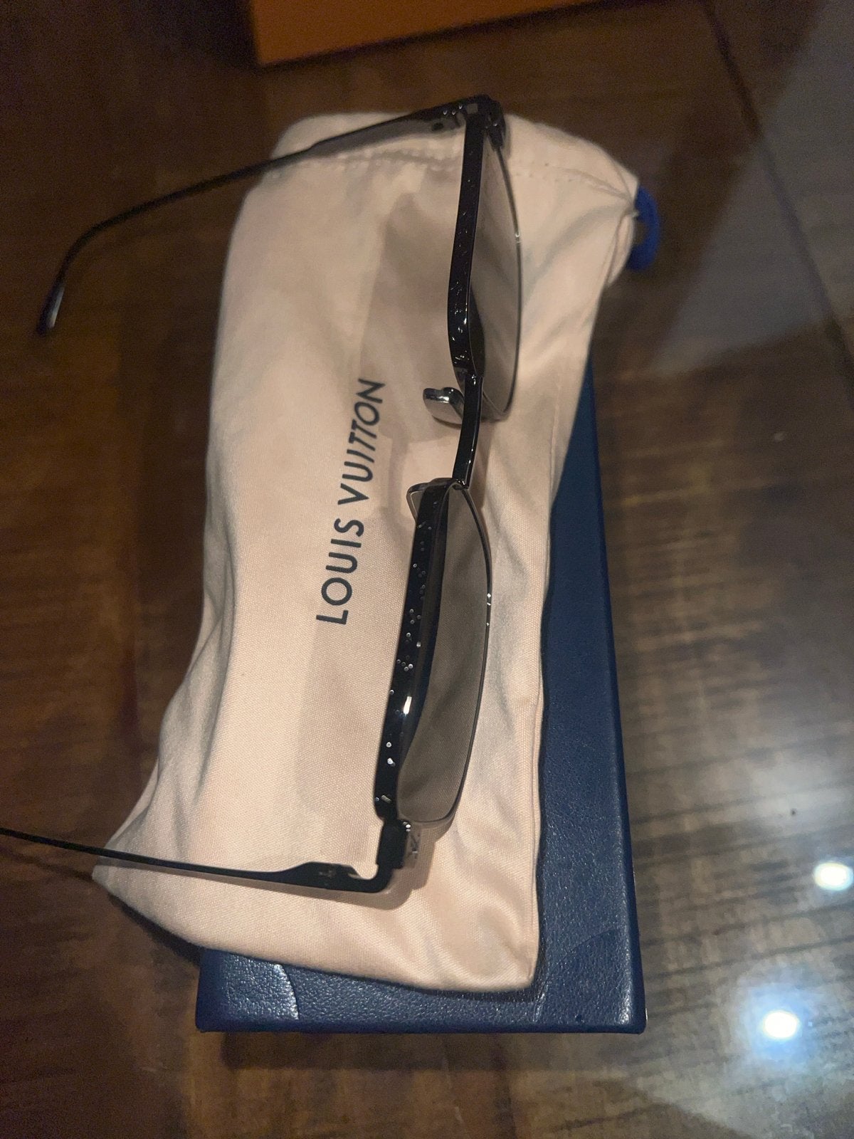 Louis Vuitton Zonnebril - Zo goed als nieuw, Overige merken, Zonnebril, Zwart, Ophalen of Verzenden