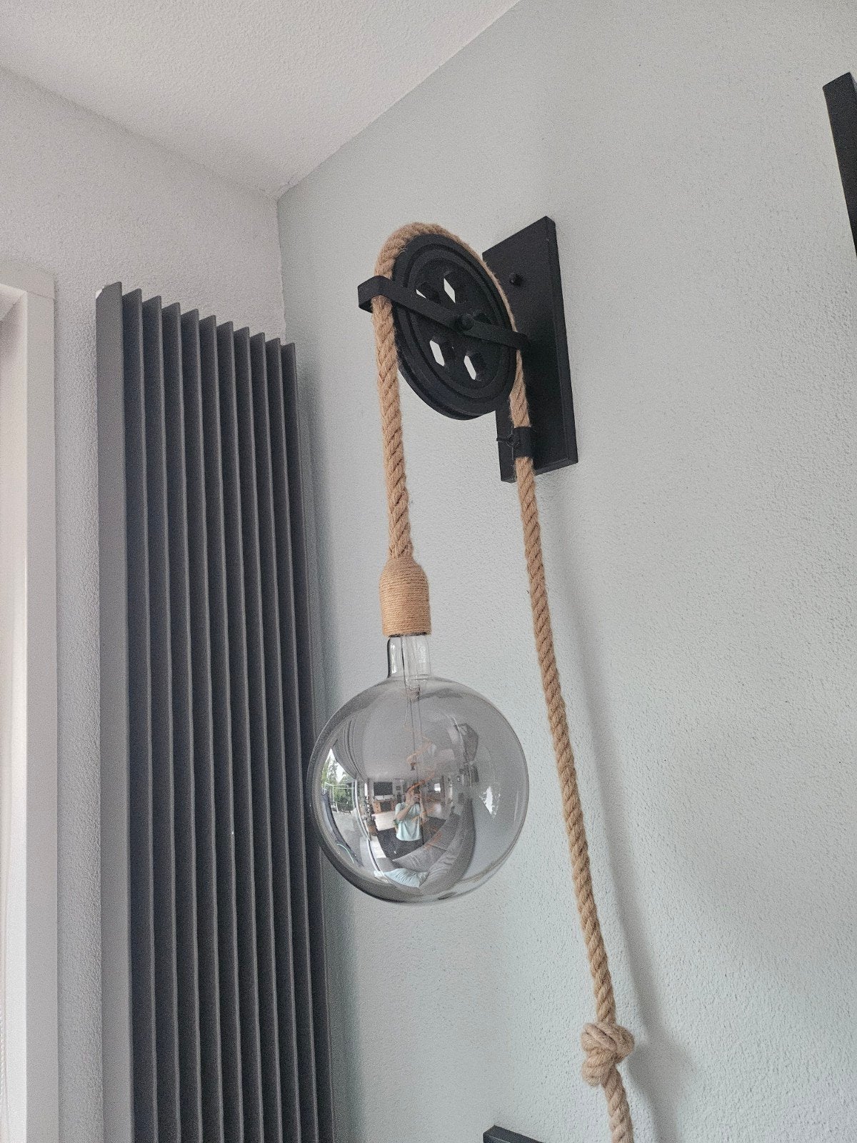 Industriële wandlamp met touw en katrol - uniek design, Ophalen, Zwart, Metaal, Zo goed als nieuw