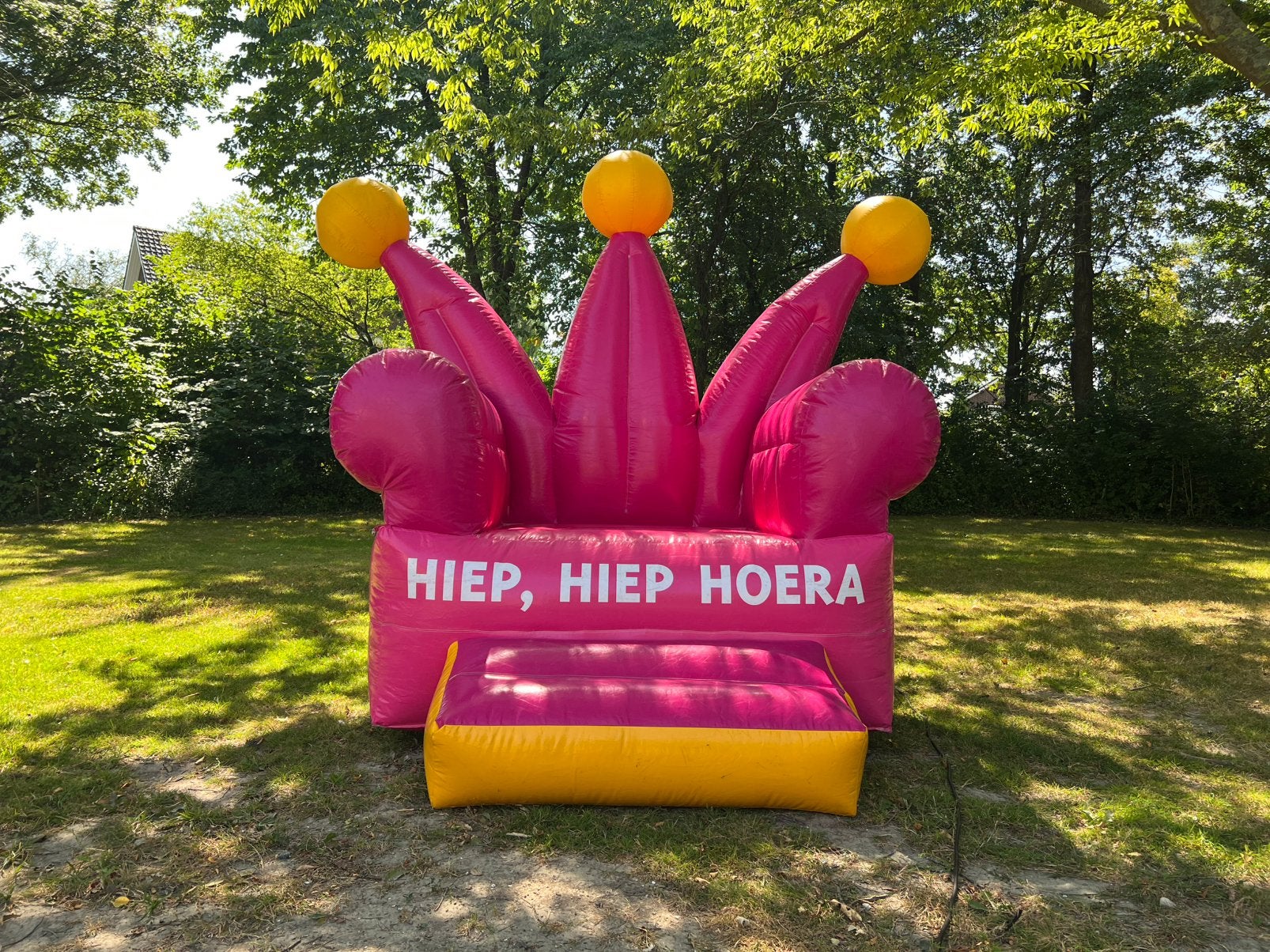 Springkussen in de form van een reuze stoel te huur €55,-P/D, Ophalen of Verzenden, Nieuw, Overige