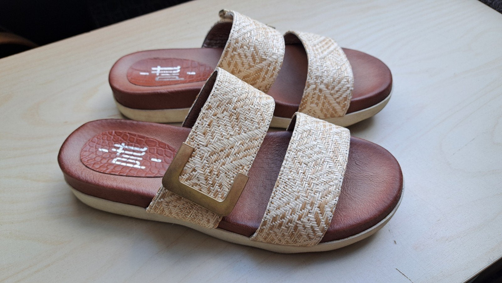 Pitt leren slippers geel crème maat 37, Slippers, Beige, Ophalen of Verzenden, Zo goed als nieuw
