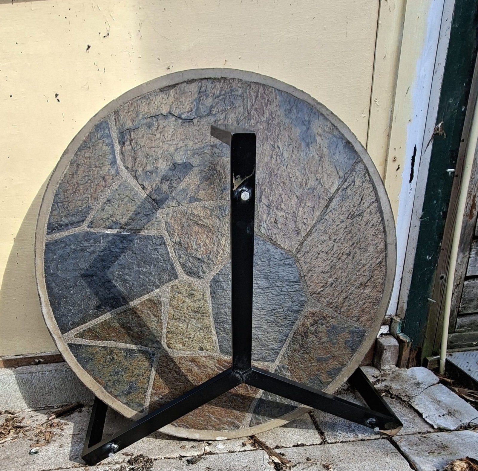 ijzer poten met stenen. tafel, Huis en Inrichting, Tafels | Salontafels, Ophalen, Rond, Overige materialen, 50 tot 100 cm