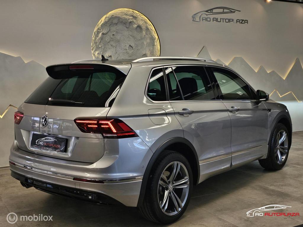 Volkswagen Tiguan 2.0 TSI 4Motion R-line Panorama/Leer/HUD/3, Automaat, Zwart, 4 cilinders, 1984 cc