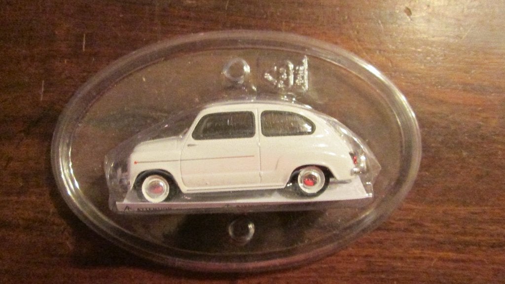 Fiat 600D met Uitstalplaatje Solido 1:43, Ophalen of Verzenden, Nieuw, Auto, Solido