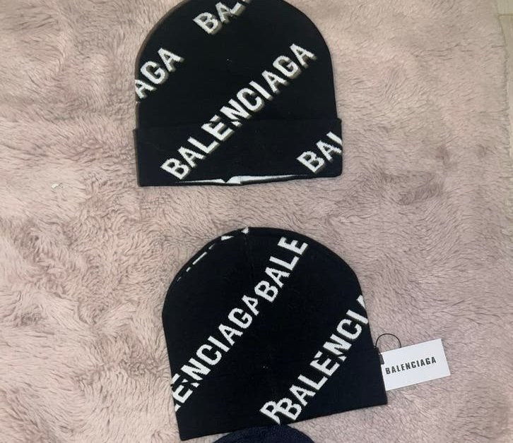 Balenciaga  mutsen, Ophalen of Verzenden, Nieuw, Maat 36 (S), Muts