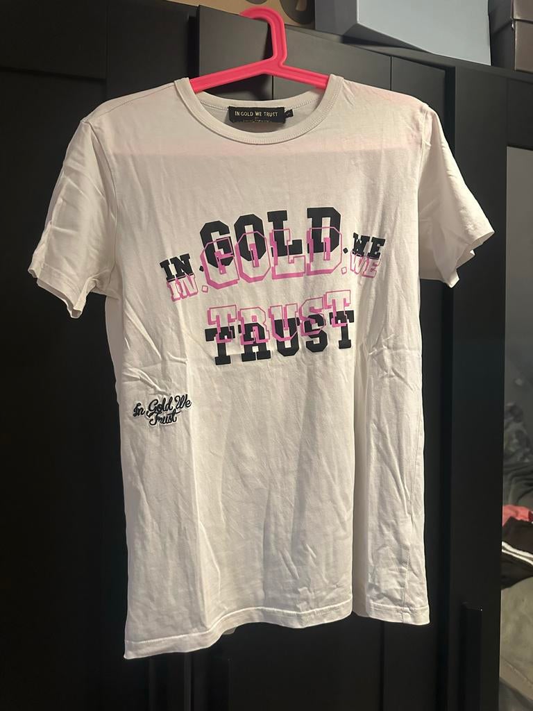 In Gold We Trust T-shirt Wit met Roze/Zwarte Opdruk maat S, Wit, Ophalen of Verzenden, Zo goed als nieuw, Korte mouw