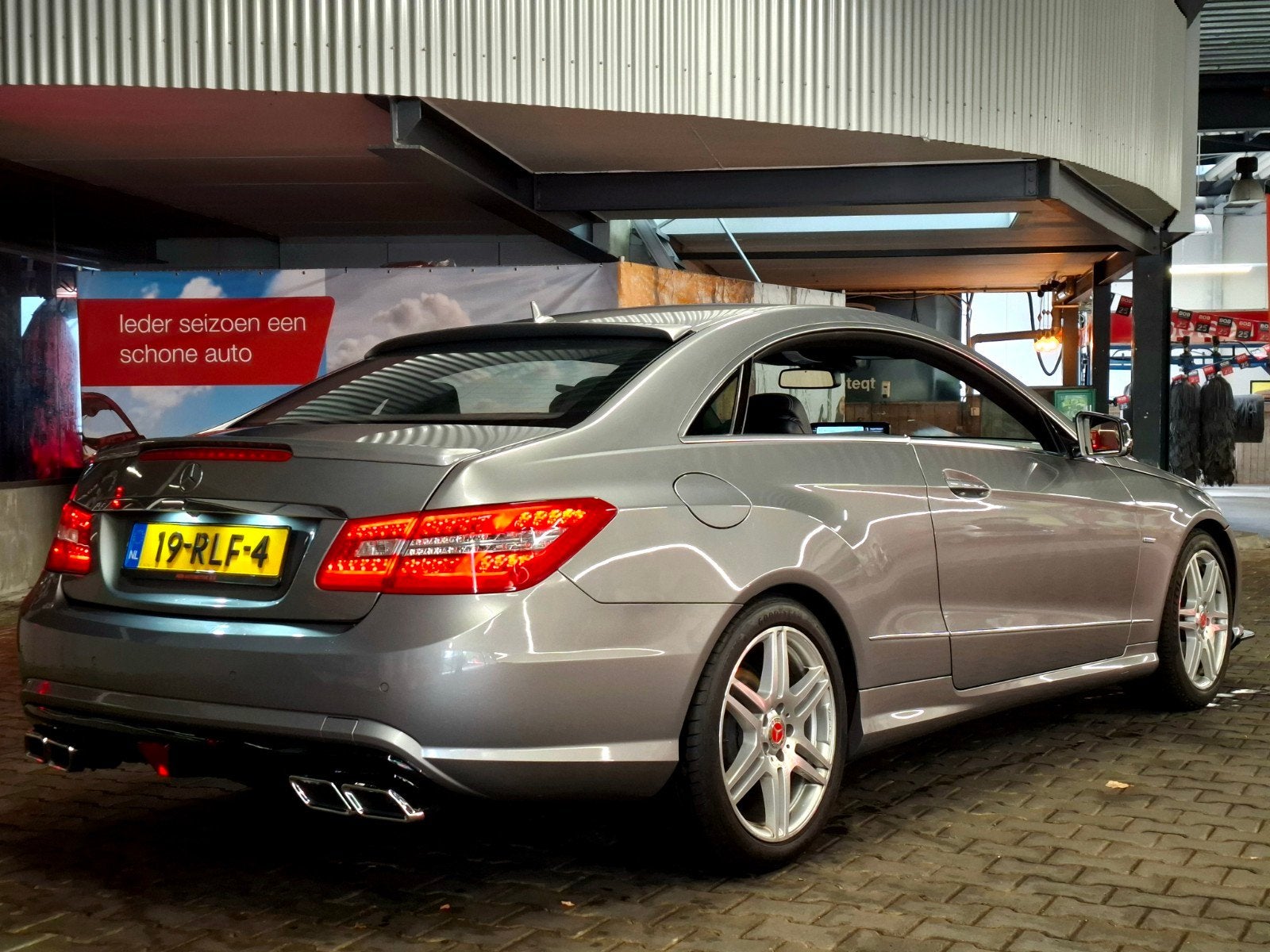 Mercedes Benz E-Klasse Coupe, Auto's, Mercedes-Benz, Bi-Xenon koplampen, Achterwielaandrijving, 1800 kg, Zwart