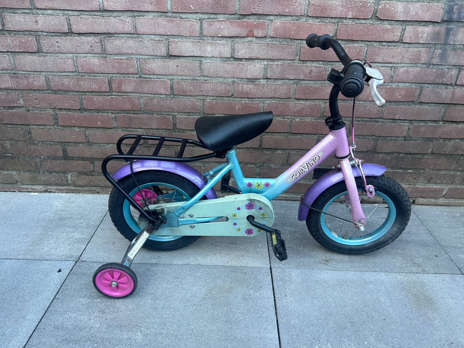 Corvino 12 inch meisjesfiets met zijwieltjes, Fietsen en Brommers, Fietsen | Kinderfietsjes, Ophalen, Terugtraprem, Zijwieltjes