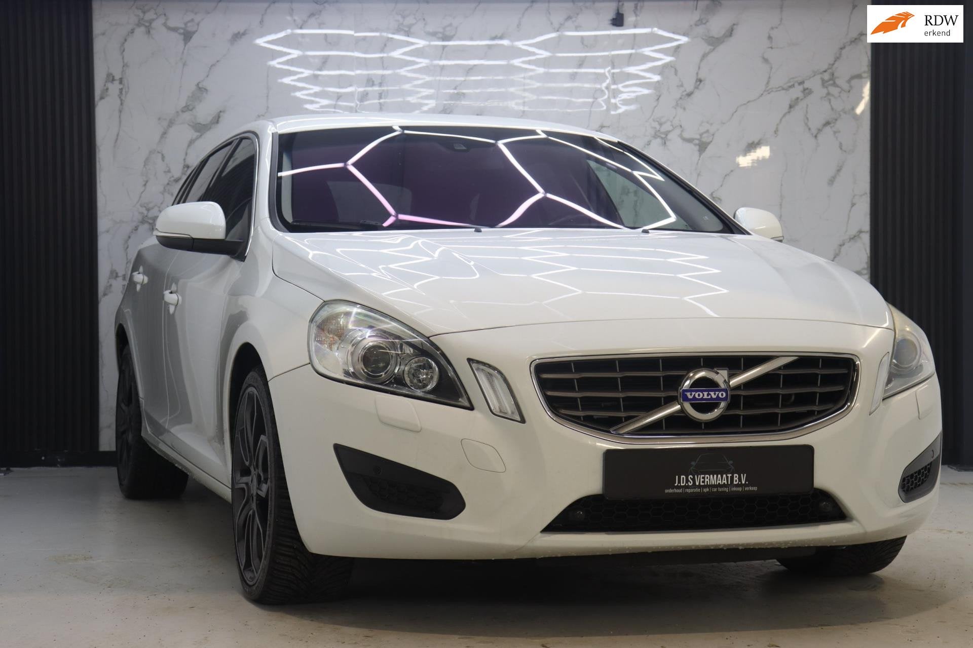 Volvo V60 2.0 T5 Momentum Heico, Euro 5, 4 cilinders, Wit, Grijs