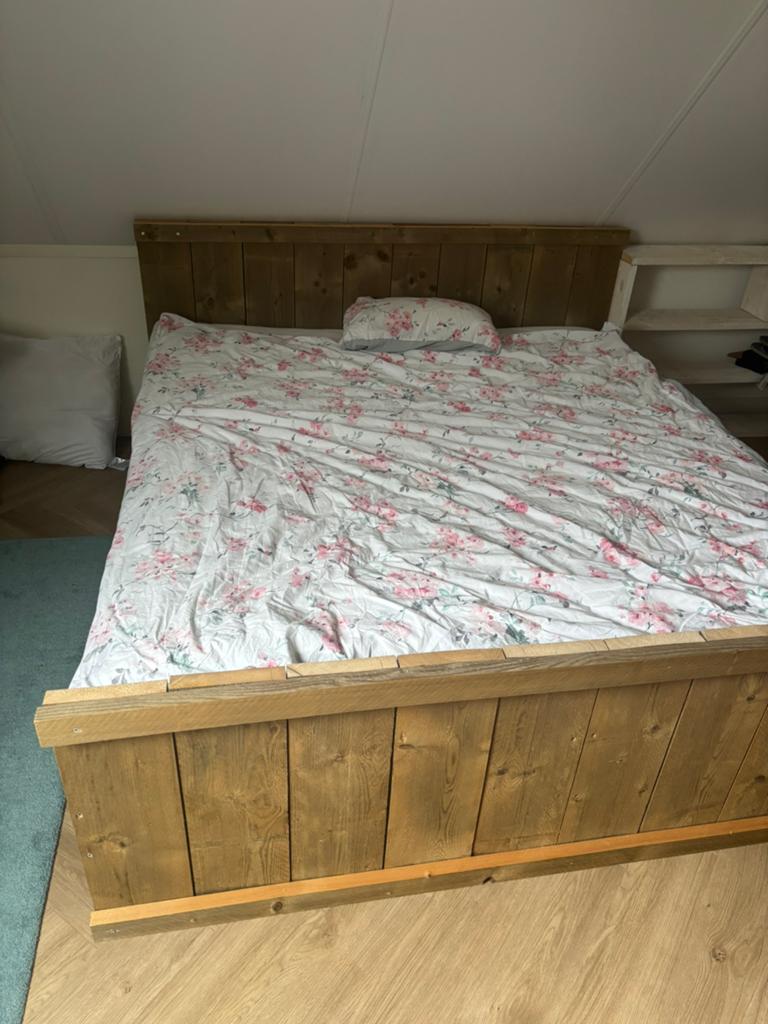 Tweepersoonsbed van steigerhout 180/200, Huis en Inrichting, Slaapkamer | Bedden, Ophalen, Steigerhout, Tweepersoons, Zo goed als nieuw