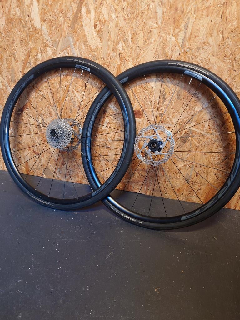 Wielset met schijfremmen en cassette - Zo goed als nieuw, Fietsen en Brommers, Wiel, Forza, Ophalen of Verzenden, Zo goed als nieuw