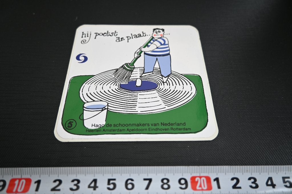 sticker HAGO de schoonmakers Hij poetst de plaat ..., Ophalen, Zo goed als nieuw