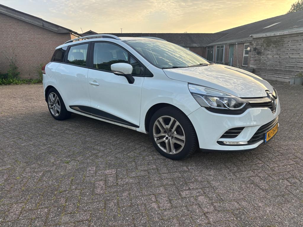 Renault Clio 0.9 TCE 90 Estate 2017 airco cruise navigatie, Voorwielaandrijving, 898 cc, Zwart, 580 kg