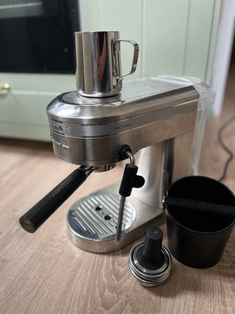 Kitchenaid Bonenmachine met accessoires, Ophalen, Afneembaar waterreservoir, Gebruikt, Koffiemachine
