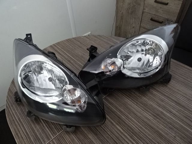 Koplamp Toyota Aygo bj 2008 Links en rechts complete set ZGA, Gebruikt, -, Ophalen of Verzenden, Toyota