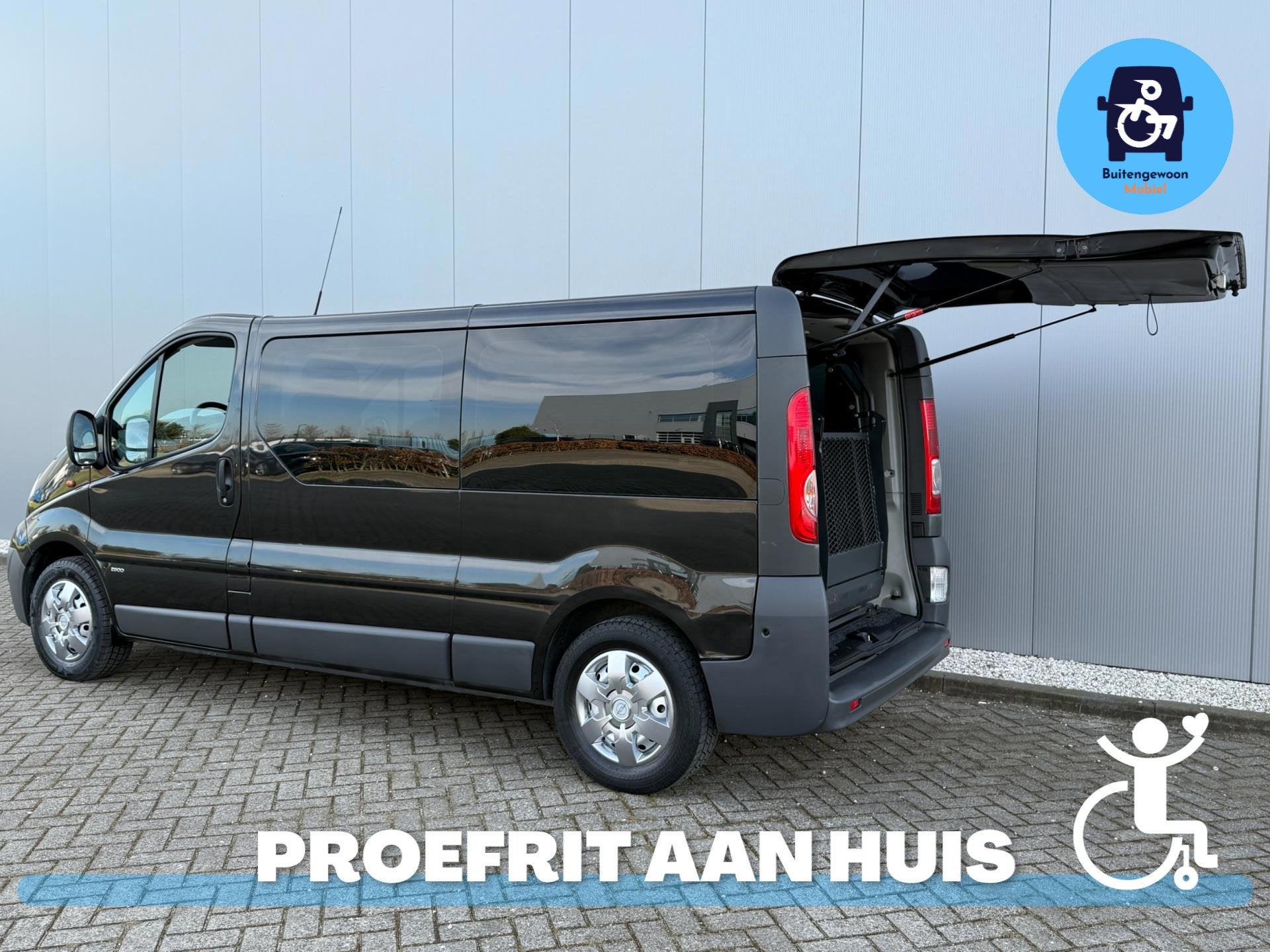 Opel Vivaro Rolstoelbus met rolstoellift (Airco) Meerijder o, Auto's, 12 maanden, Zwart, 4 cilinders, 4 stoelen