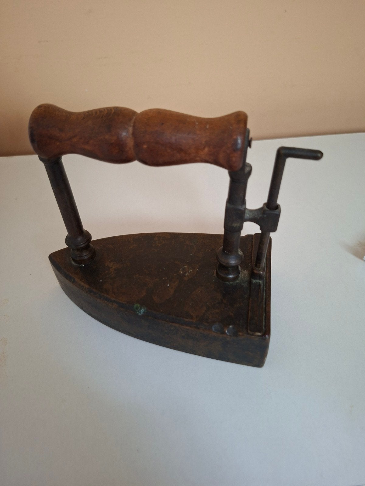 Antiek strijkijzer met houten handvat, Antiek en Kunst, Ophalen of Verzenden