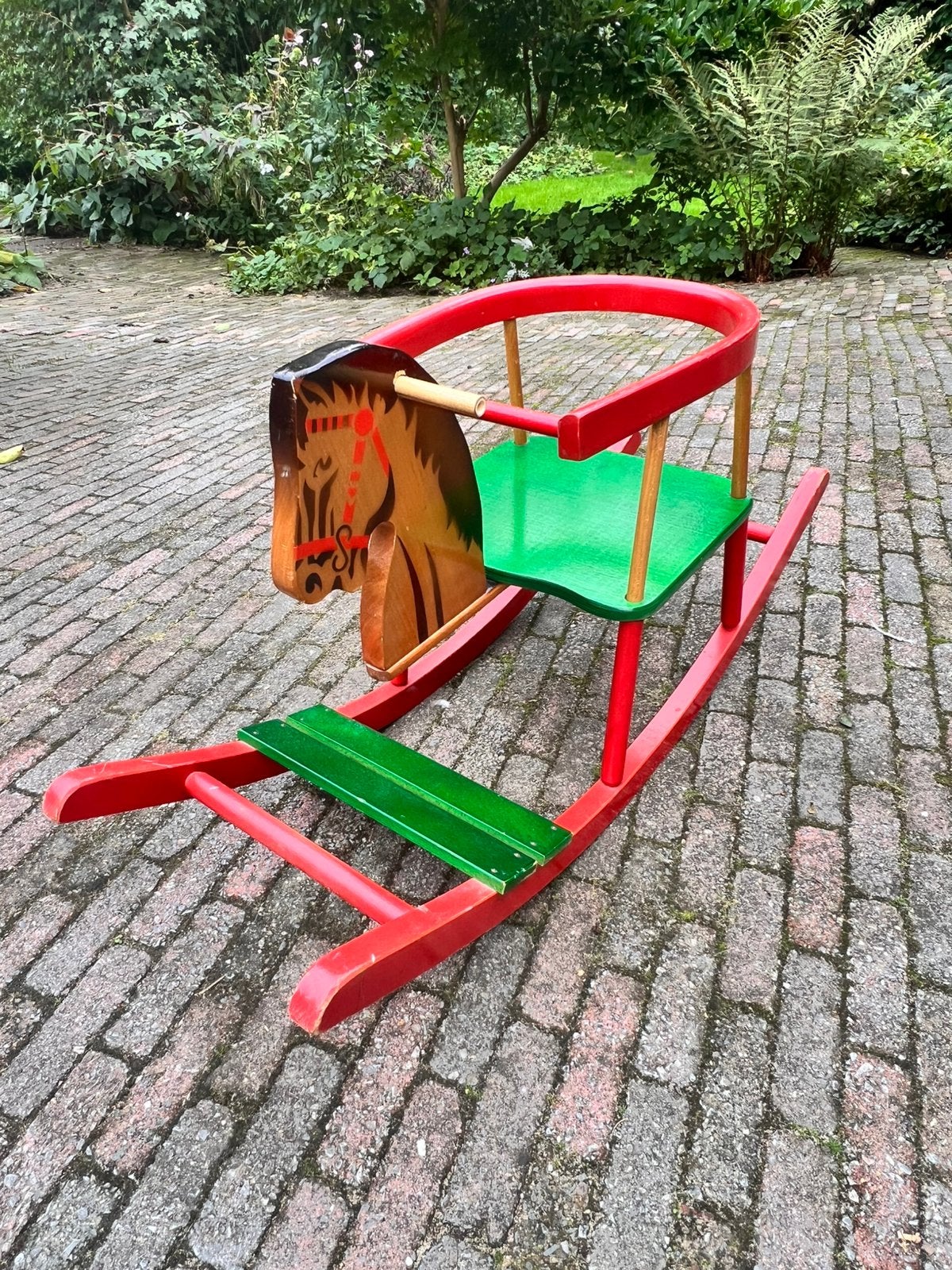 Vintage houten hobbelpaard, rood, groen en bruin, Ophalen