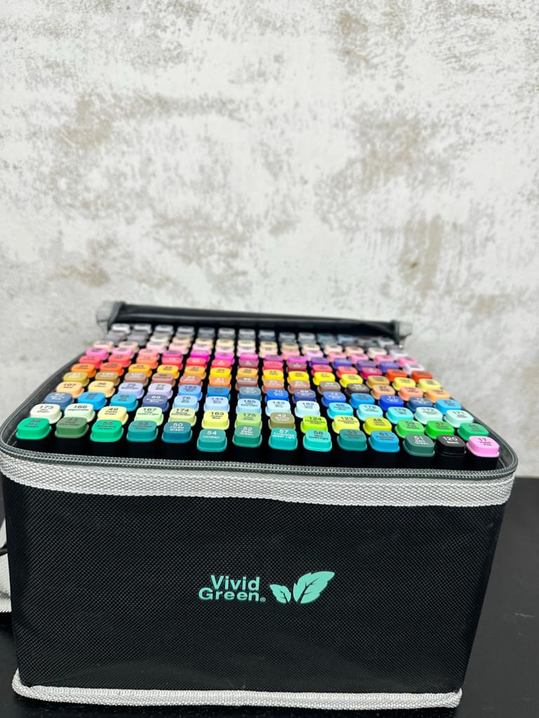 Vivid Green Marker Set - 168 Kleuren in Handige Tas, Hobby en Vrije tijd, Schilderen, Ophalen of Verzenden, Zo goed als nieuw