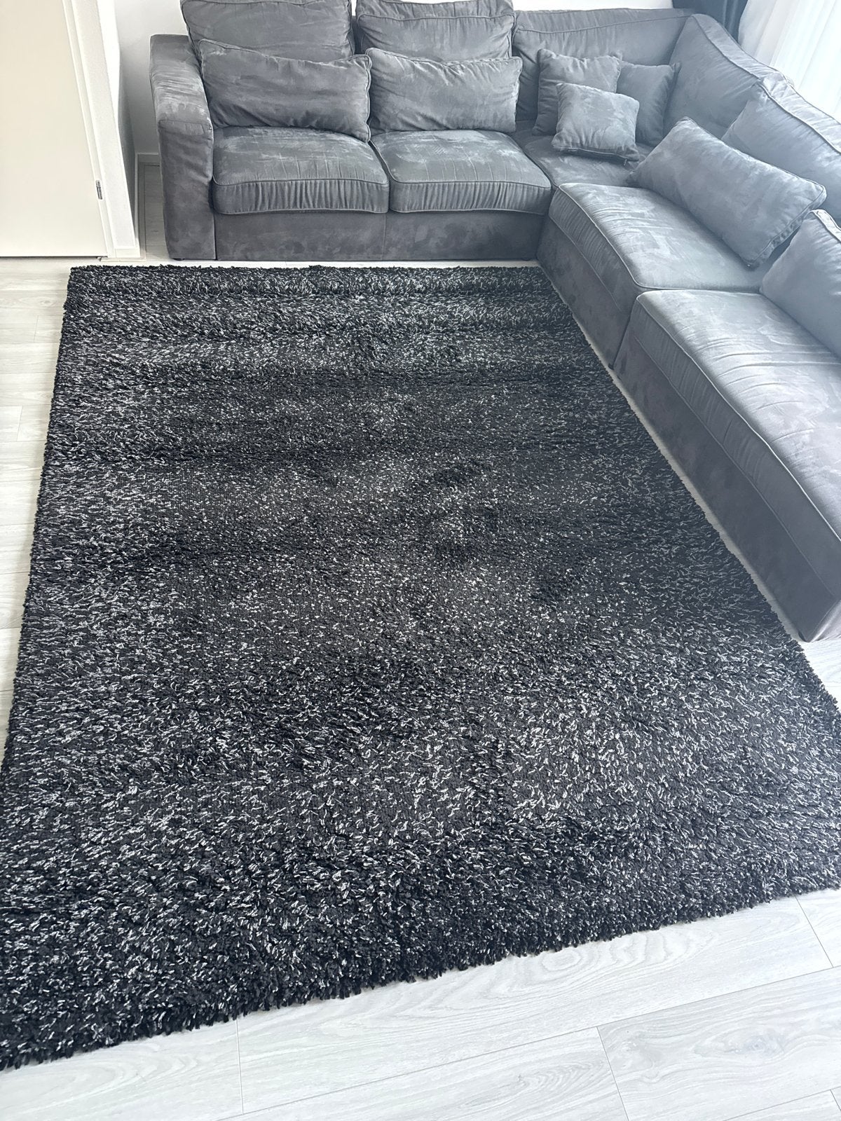 Zwart hoogpolig vloerkleed - Flora Serilon, Ophalen, Zwart, 200 cm of meer, Zo goed als nieuw