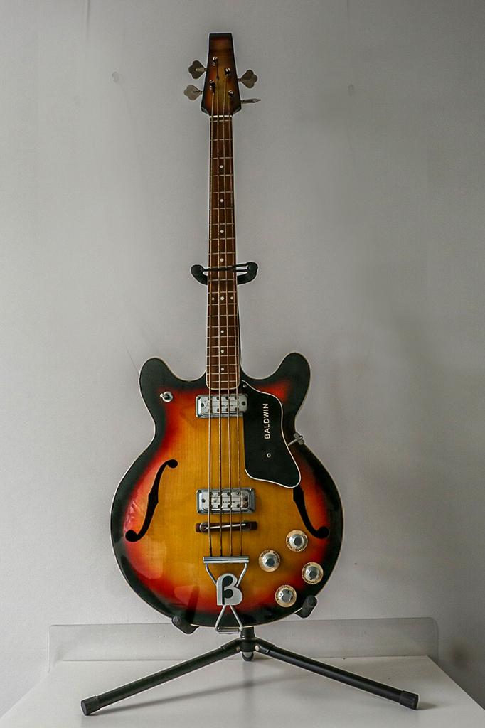 Semi acoustic Burns / Baldwin  V704 Hollow-body bass, Ophalen, Gebruikt, Semi-akoestisch