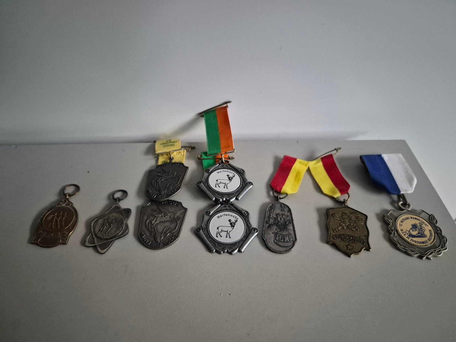 8 vintage wandelmedailles  (o.a. K.S.C. Pegasus), Ophalen of Verzenden, Overige materialen
