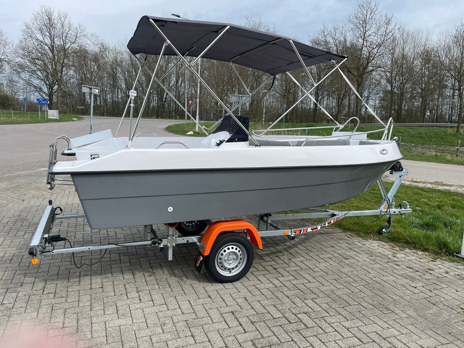 Geheel nieuw set Consoleboot Mercury 15 pk Kanteltrailer, Watersport en Boten, Ophalen, Elektrische start, Nieuw, 10 tot 30 pk