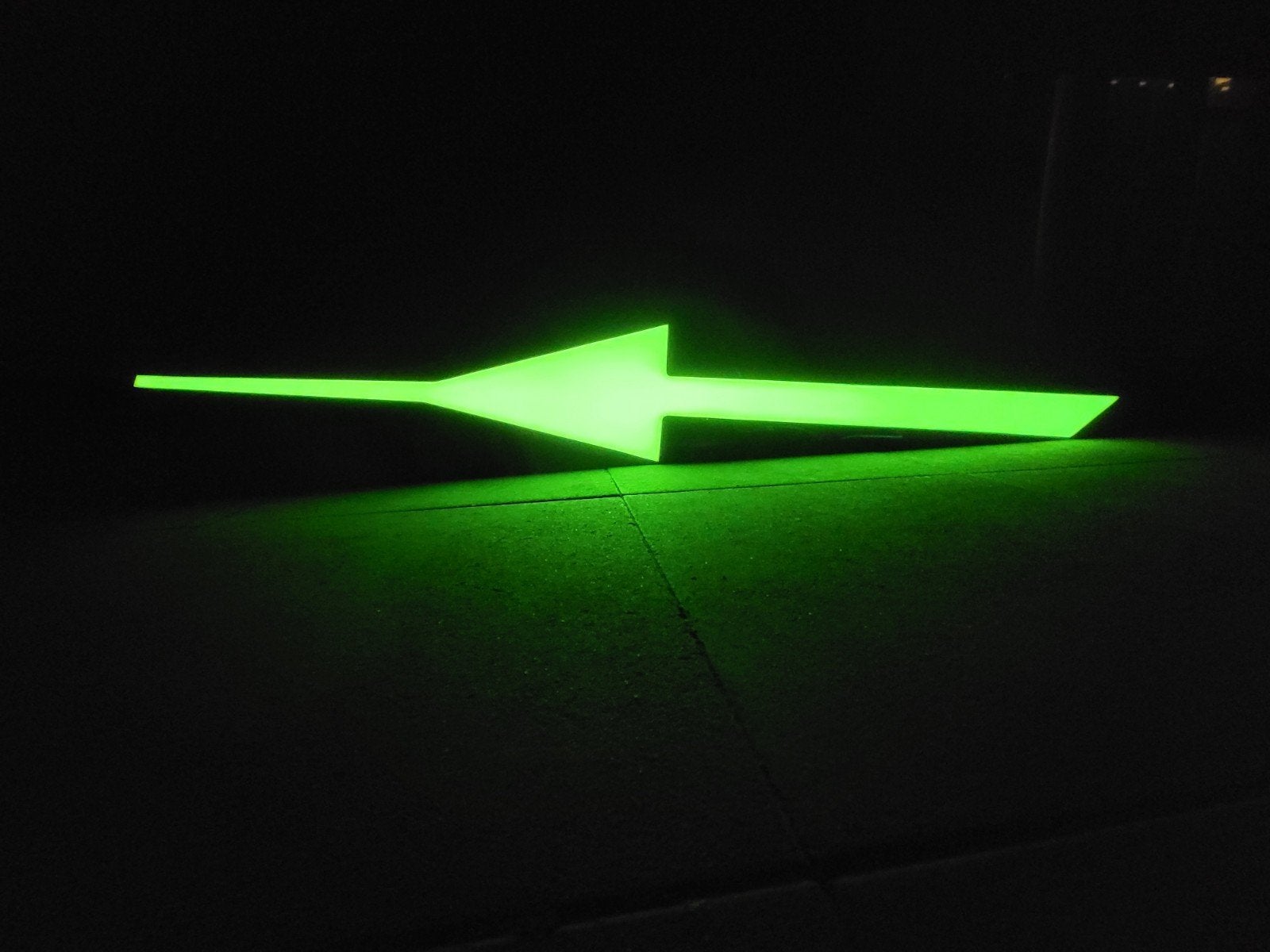 Grote groene licht pijl lichtbak/lichtreclame te koop., Lichtbak of (neon) lamp, Onbekend, Ophalen of Verzenden, Zo goed als nieuw