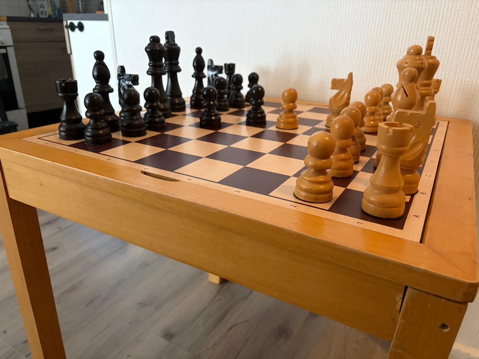 Schaak- en dambord tafel met stukken, Een of twee spelers, Ophalen, Gebruikt