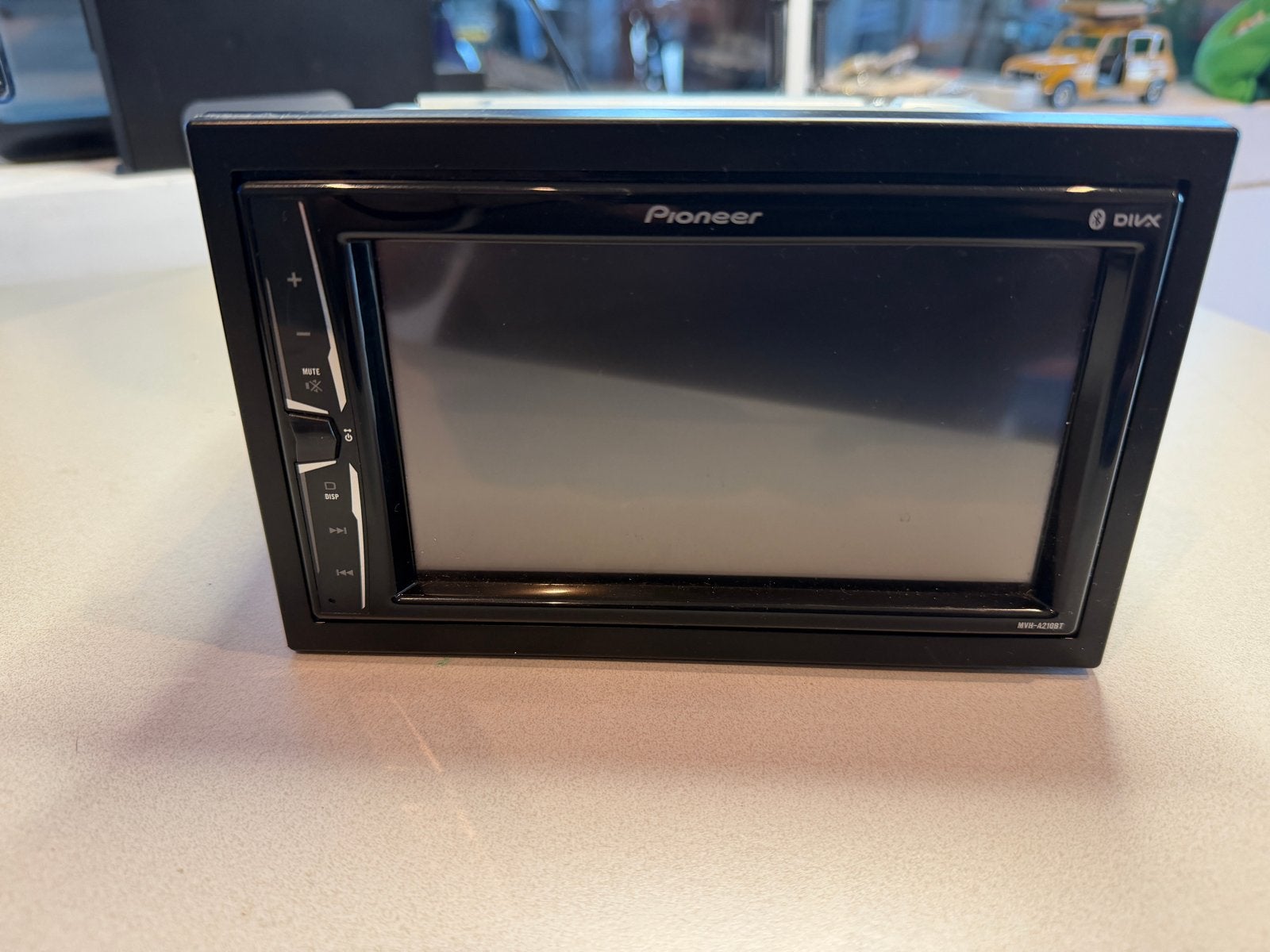 Pioneer MVH-A210BT 2-DIN Autoradio met Bluetooth en USB, Ophalen of Verzenden, Gebruikt