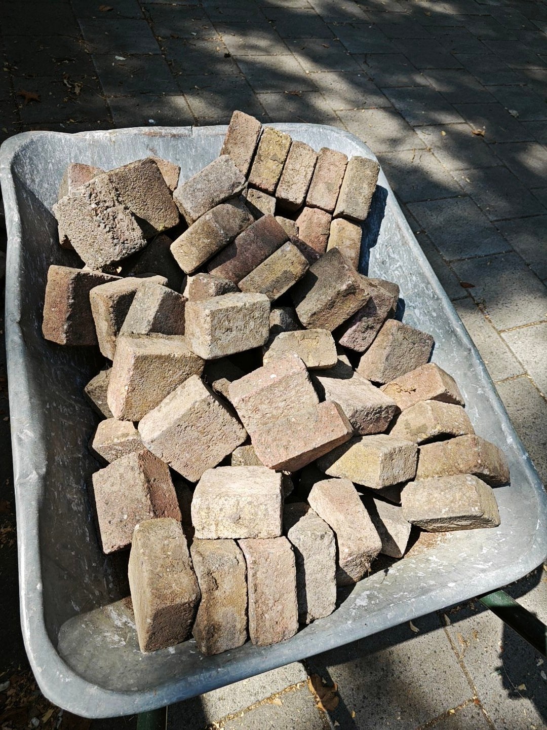 circa 10m2 10x10 rood/gele steentjes voor tuin of bestrating, Ophalen, Gebruikt, Bakstenen