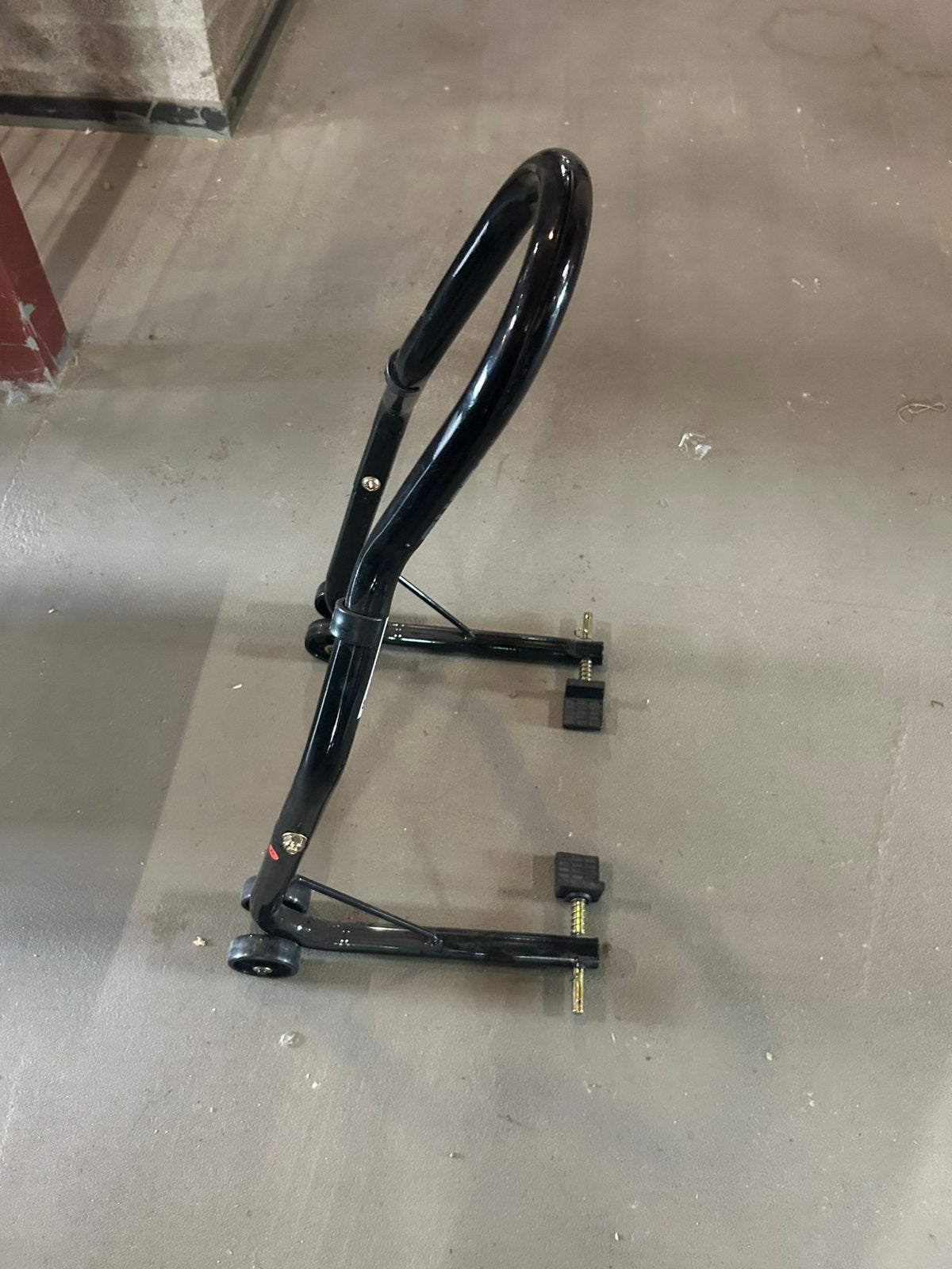 Paddock stand claw, Ophalen