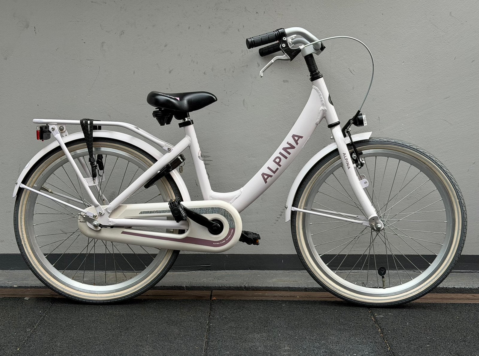Alpina Clubb, 22 inch, nette en complete meidenfiets, Terugtraprem, 22 inch, Gebruikt, Ophalen of Verzenden