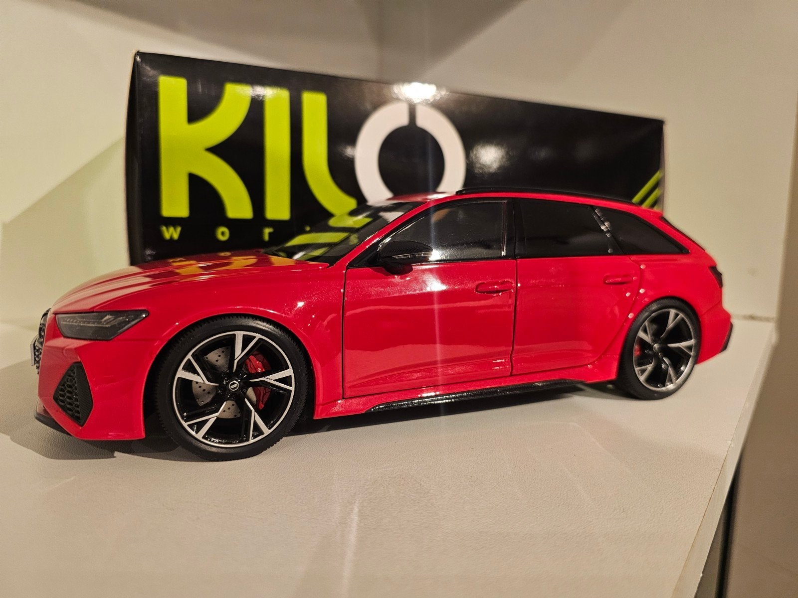 KILOWORKS Audi RS6 Avant Rood 1:18, Ophalen of Verzenden, Zo goed als nieuw, Auto, Overige merken