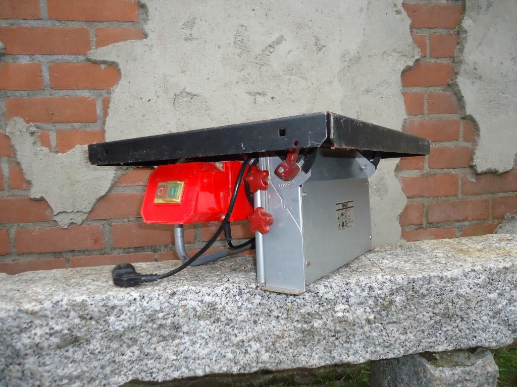 Kleine tafel zaagmachine, Doe-het-zelf en Verbouw, Gebruikt, Kinzo, Overige typen, 600 tot 1200 watt
