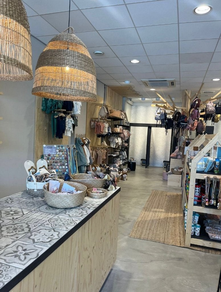 Winkel interieur te koop, Ophalen