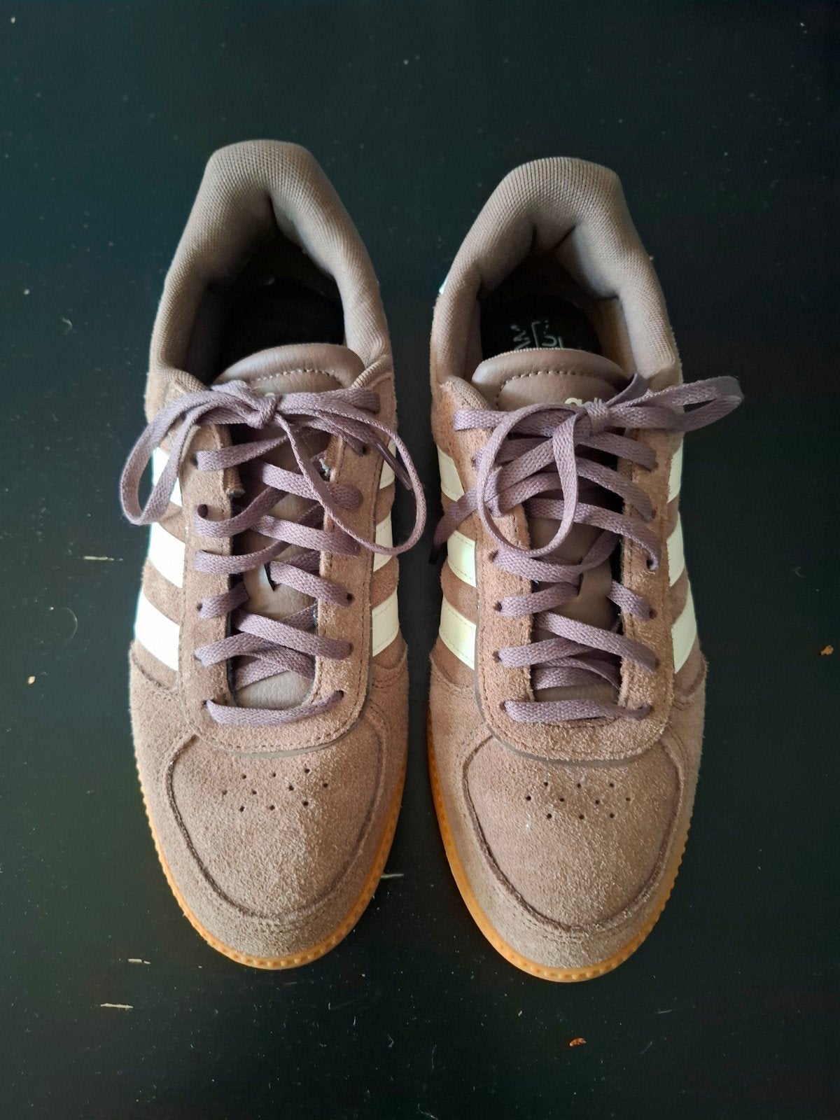 Adidas suédelook bruine sneakers mt 40, Adidas, Wit, Nieuw, Ophalen of Verzenden