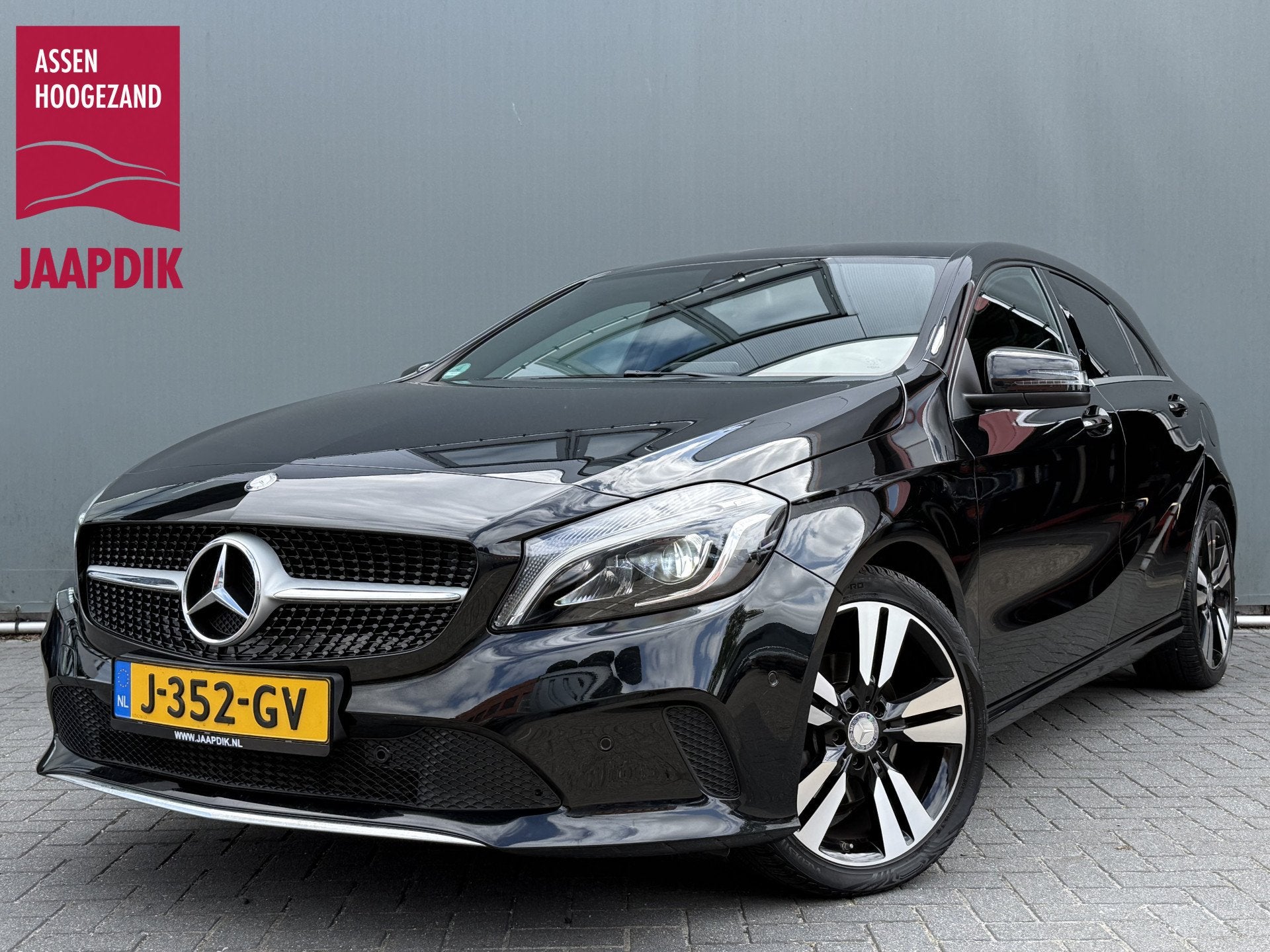 Mercedes-Benz A-Klasse BWJ 2016 180 AMG 123 PK Night Edition, 4 cilinders, Met garantie (alle), Leder en Stof, 1595 cc
