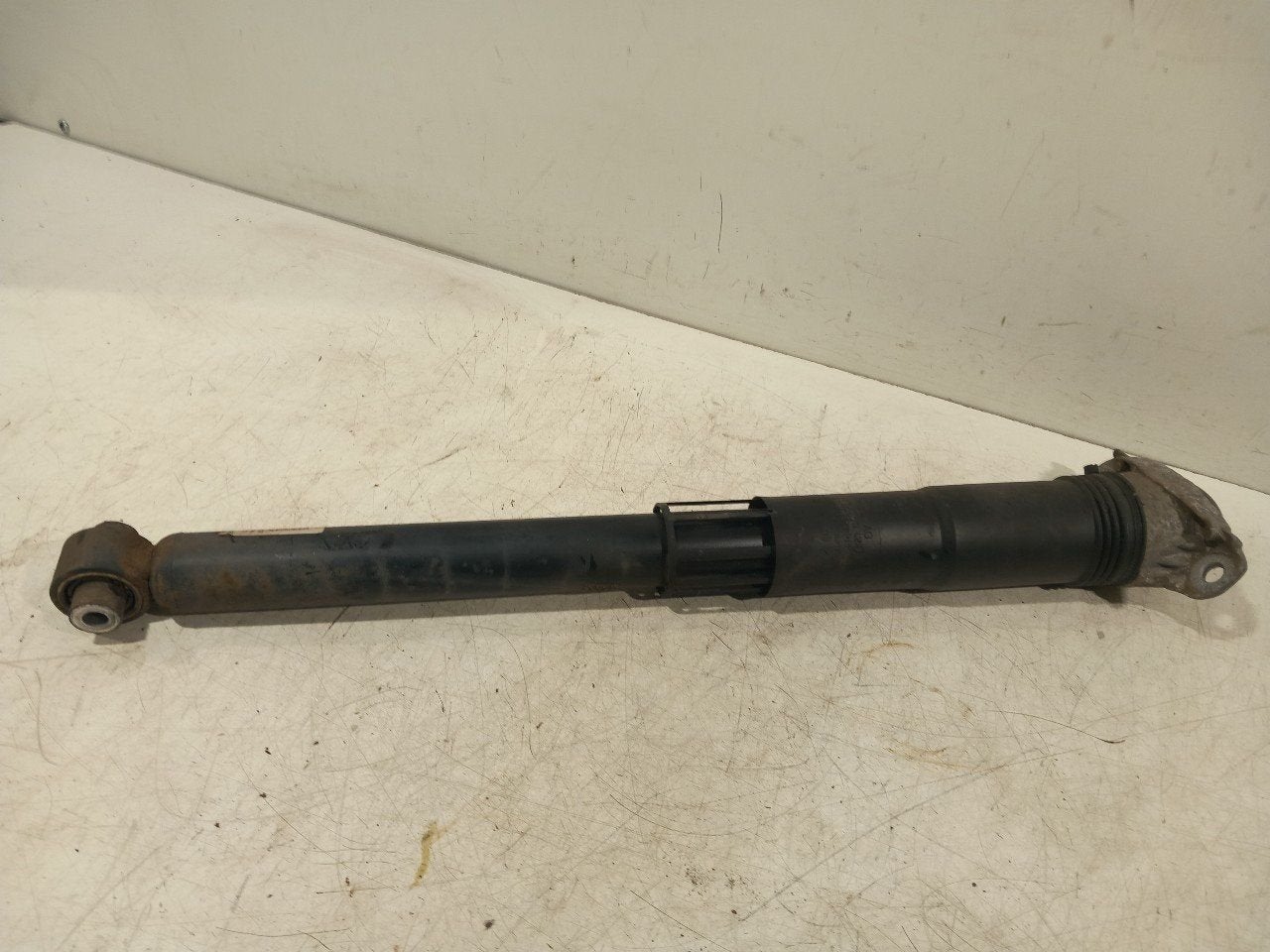Schokbreker rechts achter Volkswagen Golf, Onderdelen@venauto.nl, Van der Ven Autorecycling B.V., Gebruikt, Ettenseweg 76, 4706 PB Roosendaal, The Netherlands