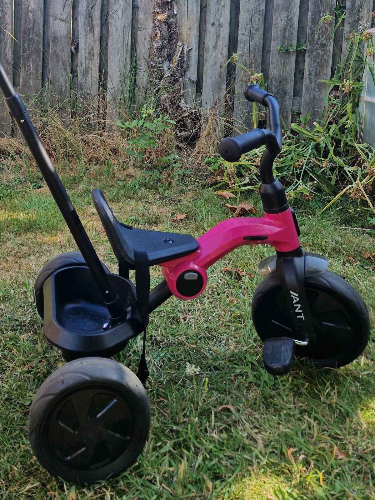 Roze driewieler qplay met duwstang - eerste eigenaar, Ophalen, Zo goed als nieuw, Duwstang