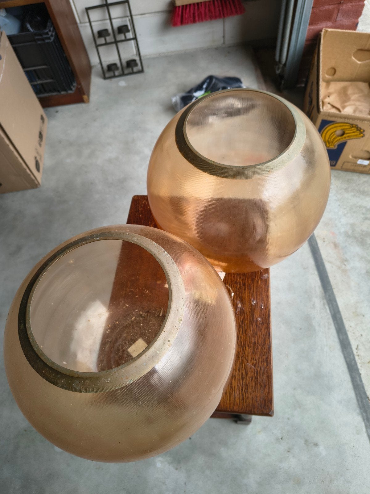 2 glazen oranje potten en 3 vintage aardewerken vazen, Ophalen