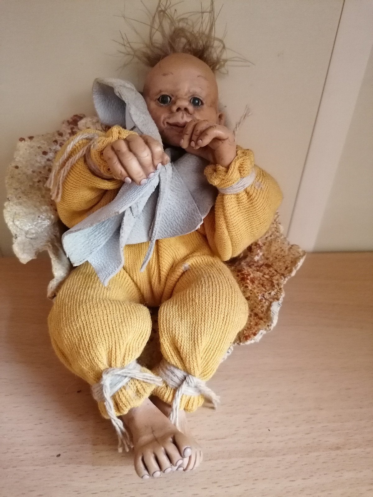 Unieke handgemaakte pop in nestje - Levensecht, Ophalen of Verzenden, Zo goed als nieuw, Babypop, Levensecht of Reborn