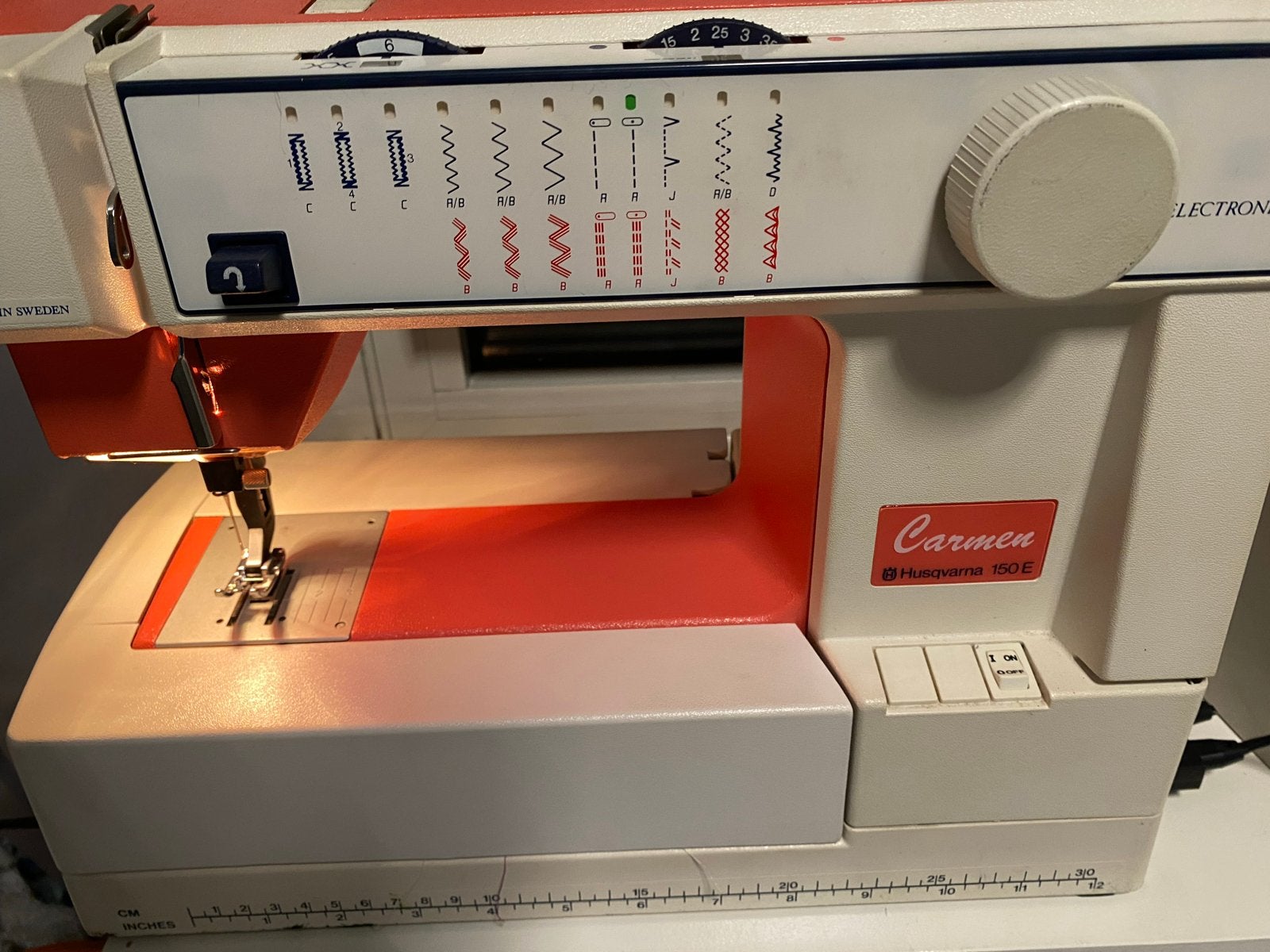 Husqvarna Carmen 150 E Naaimachine - Elektronisch, Ophalen of Verzenden, Gebruikt, Naaimachine, Husqvarna