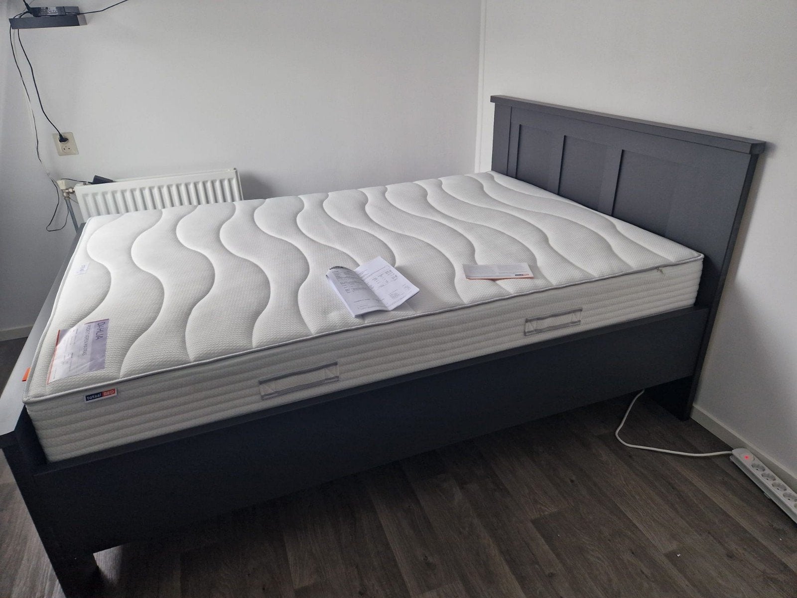 Houten bed 140x200, Ophalen, Tweepersoons, 140 cm, Zo goed als nieuw
