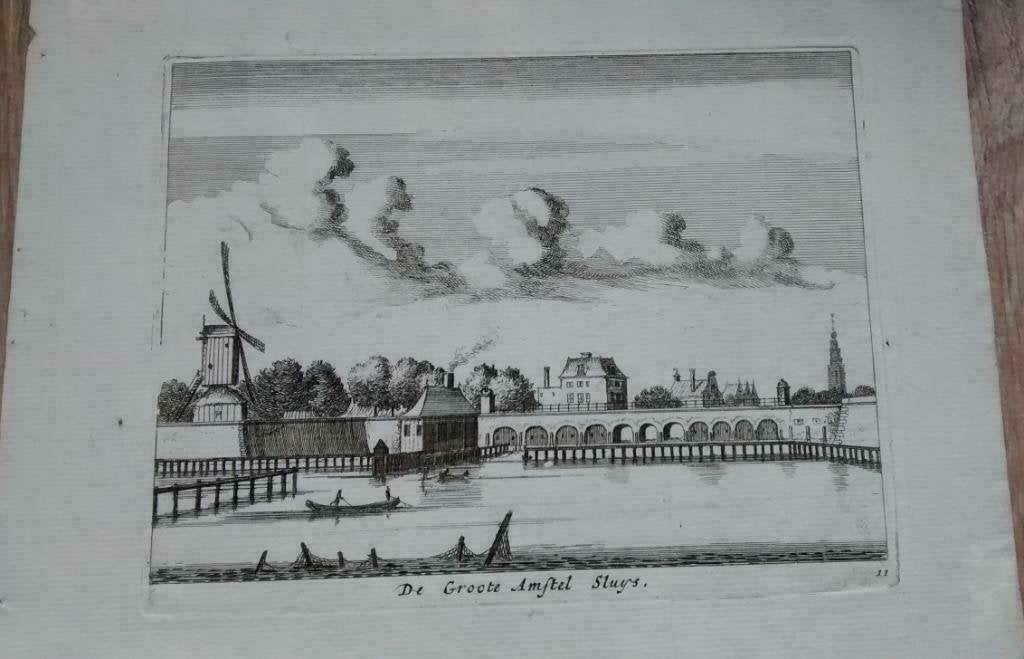11 / Amsterdam  de Amstelsluis Kopergravure 18e Eeuw, Antiek en Kunst, Kunst | Etsen en Gravures, Ophalen of Verzenden
