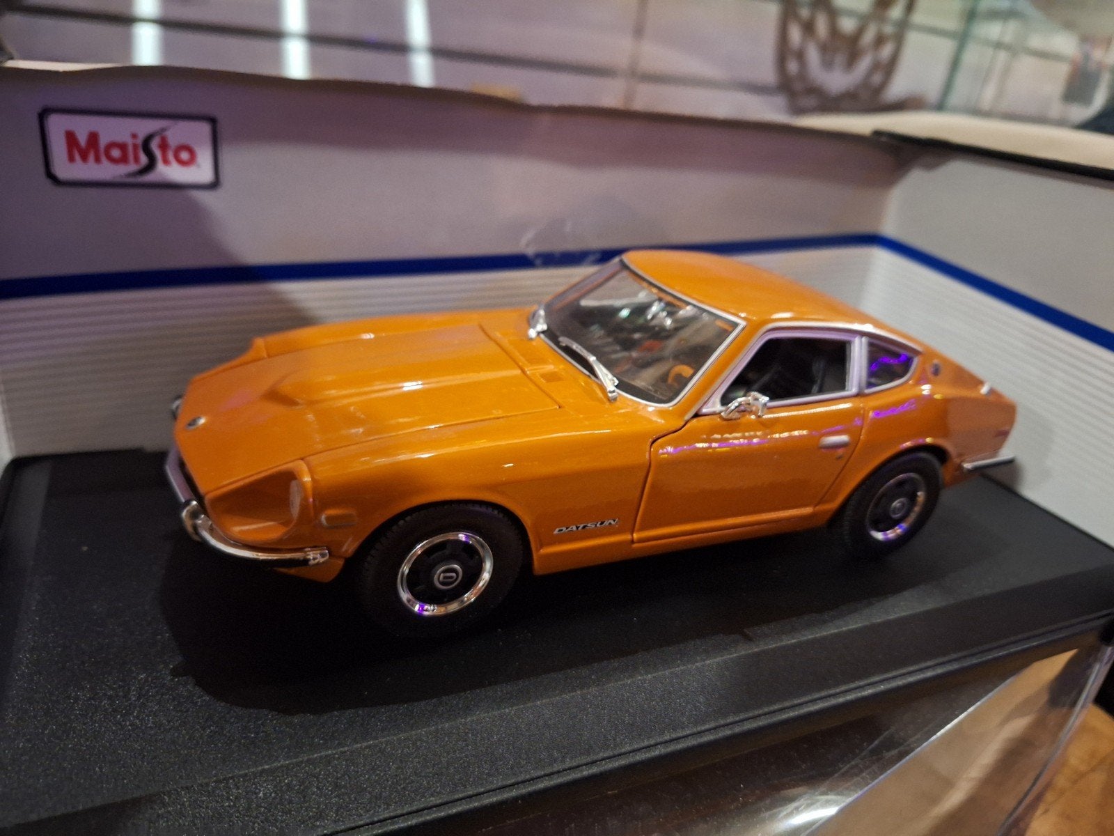 Maisto 1971 Datsun 240Z Special Edition Oranje, Hobby en Vrije tijd, Ophalen of Verzenden, Zo goed als nieuw, Auto, Maisto