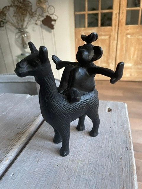 Ikea Nybyggd design beeldje Lama met aap. 2018., Ophalen, Minder dan 20 cm, Zoogdier, Zwart