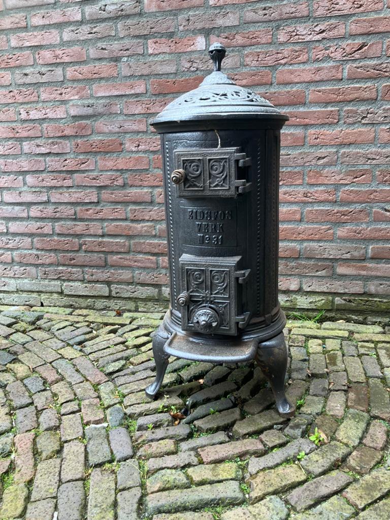 Antieke gietijzeren kachel, Ophalen, Gebruikt, Houtkachel, Vrijstaand