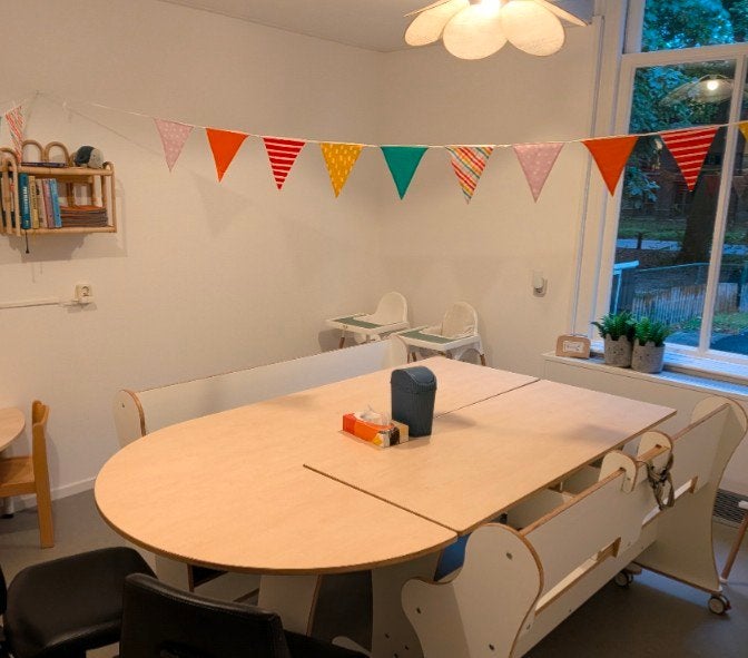 Castilo Kinderopvang Eettafel - Zo goed als nieuw, Ophalen, 100 tot 150 cm, 200 cm of meer, Zo goed als nieuw