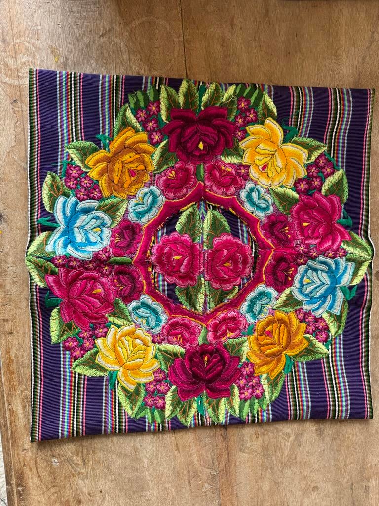 Handgeborduurde Guatemalteekse Kussenhoes - Bloemenpatroon, Antiek en Kunst, Ophalen